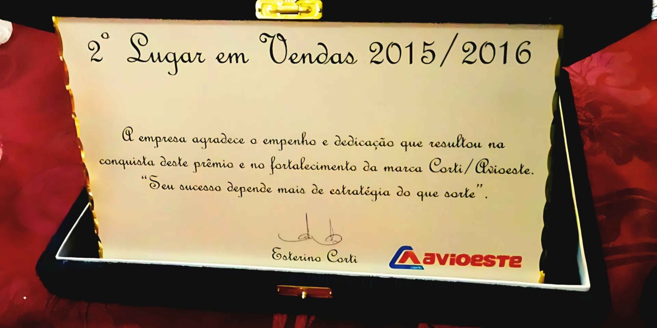 Capa Representando a excelência com orgulho e gratidão.